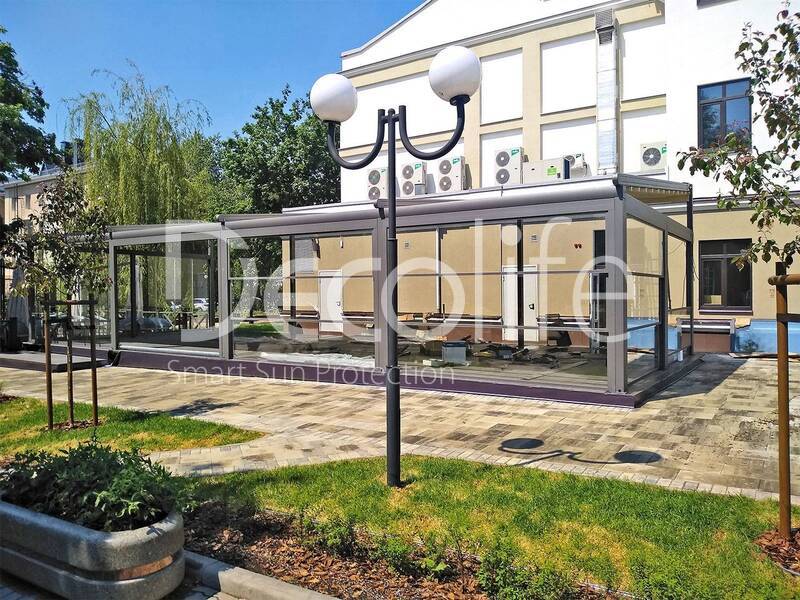 Pergola Decolife Basic & Pro New with frameless S100 and guillotine W500 glazing  - 