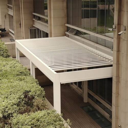 Pergola Decolife Bioclimatic B700-25C + Vertical system Zip 100, implemented by partner ''TENT VERTEX''