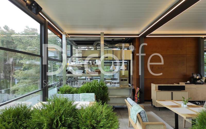 Bioclimatic pergola Decolife B500-20P + W500 guillotine glazing - 