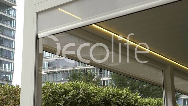 Pergola Decolife Bioclimatic B700-25C + Vertical system Zip 100, implemented by partner ''TENT VERTEX'' - 