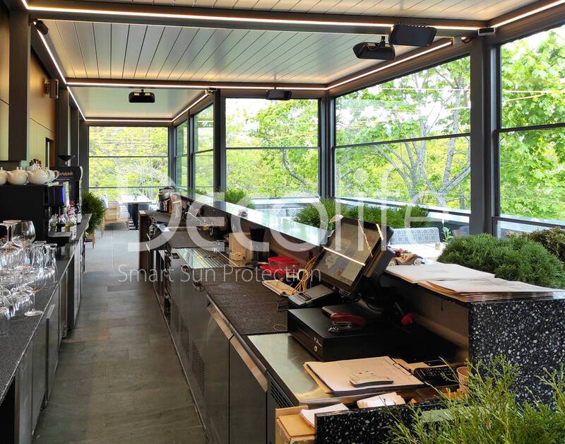 Bioclimatic pergola Decolife B500-20P + W500 guillotine glazing - 