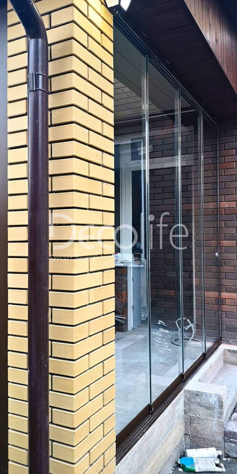 Sliding frameless S100 and guillotine W500 glazing Decolife - 