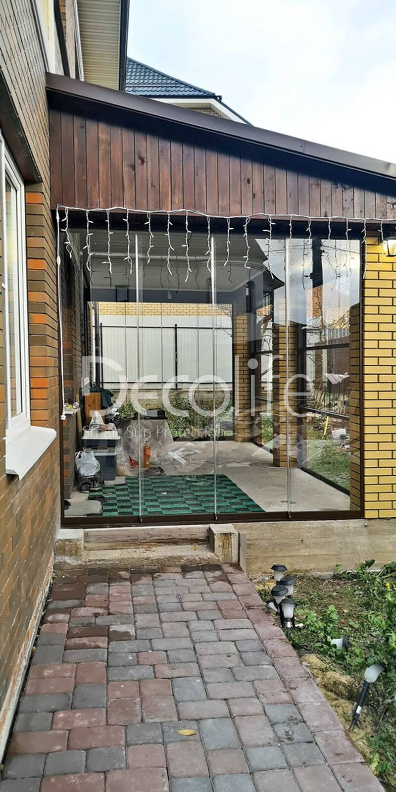 Sliding frameless S100 and guillotine W500 glazing Decolife - 
