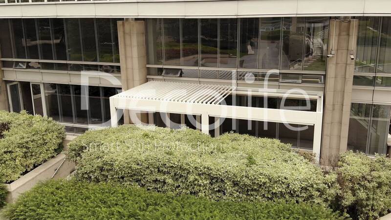 Pergola Decolife Bioclimatic B700-25C + Vertical system Zip 100, implemented by partner ''TENT VERTEX'' - 