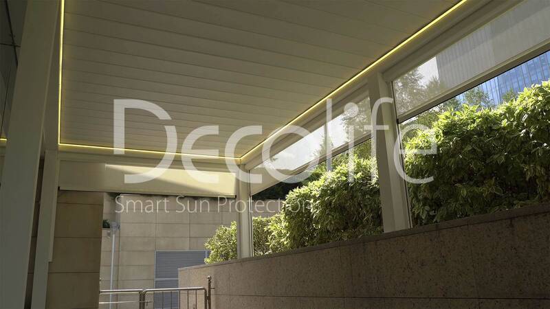 Pergola Decolife Bioclimatic B700-25C + Vertical system Zip 100, implemented by partner ''TENT VERTEX'' - 