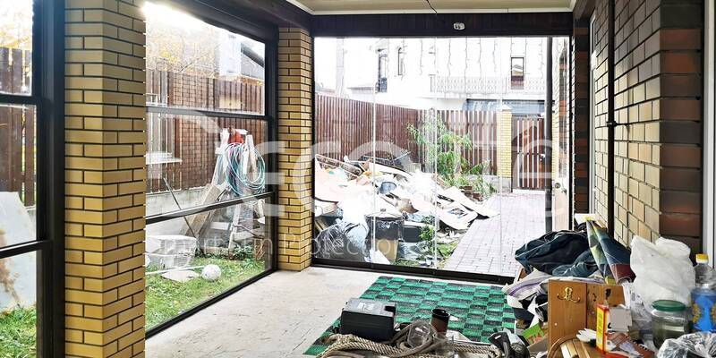 Sliding frameless S100 and guillotine W500 glazing Decolife - 