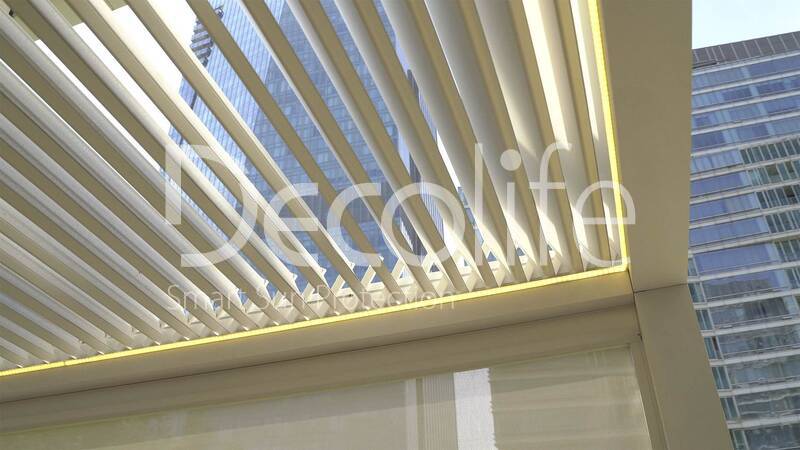 Pergola Decolife Bioclimatic B700-25C + Vertical system Zip 100, implemented by partner ''TENT VERTEX'' - 