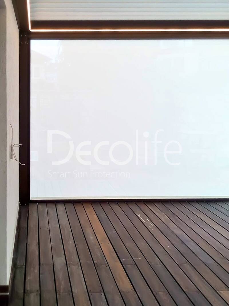Pergola Decolife Bioclimatic B400-25P + Vertical system Zip 130 - 